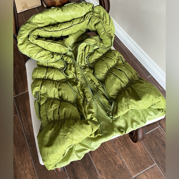 Like new Women Puff Vest - Picture 4 of 10